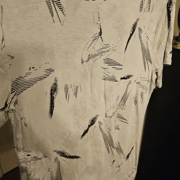 Apt 9 Top Medium - Picture 4 of 4